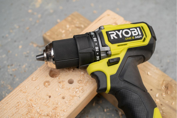 Шуруповерт Ryobi ONE+